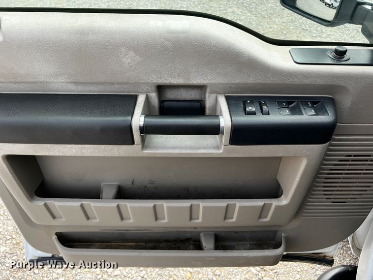 image for item MJ9236 2010 Ford F250 Super Duty XLT  Crew Cab pickup truck