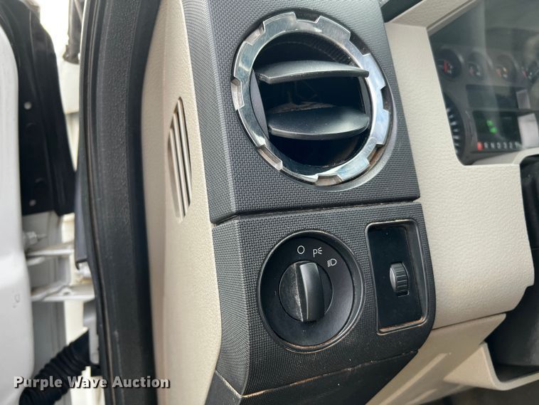 image for item MJ9236 2010 Ford F250 Super Duty XLT  Crew Cab pickup truck