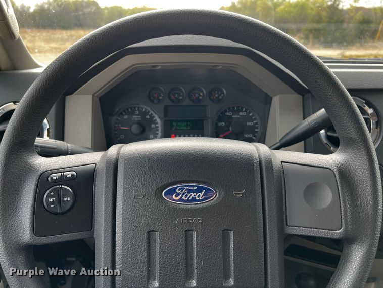 image for item MJ9236 2010 Ford F250 Super Duty XLT  Crew Cab pickup truck