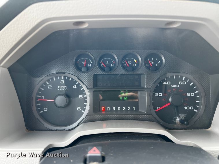 image for item MJ9236 2010 Ford F250 Super Duty XLT  Crew Cab pickup truck