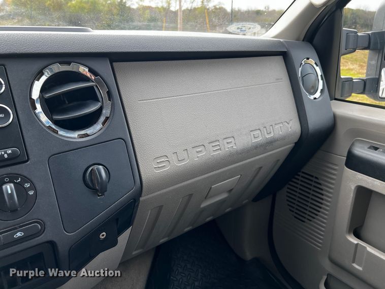 image for item MJ9236 2010 Ford F250 Super Duty XLT  Crew Cab pickup truck