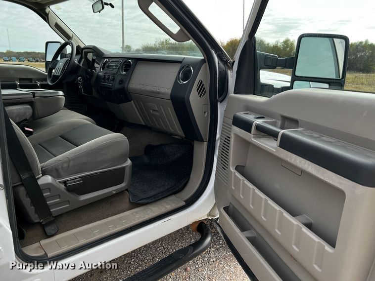 image for item MJ9236 2010 Ford F250 Super Duty XLT  Crew Cab pickup truck