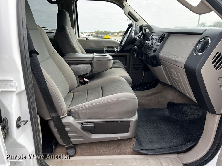 image for item MJ9236 2010 Ford F250 Super Duty XLT  Crew Cab pickup truck