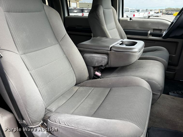 image for item MJ9236 2010 Ford F250 Super Duty XLT  Crew Cab pickup truck