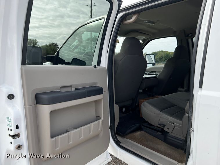 image for item MJ9236 2010 Ford F250 Super Duty XLT  Crew Cab pickup truck