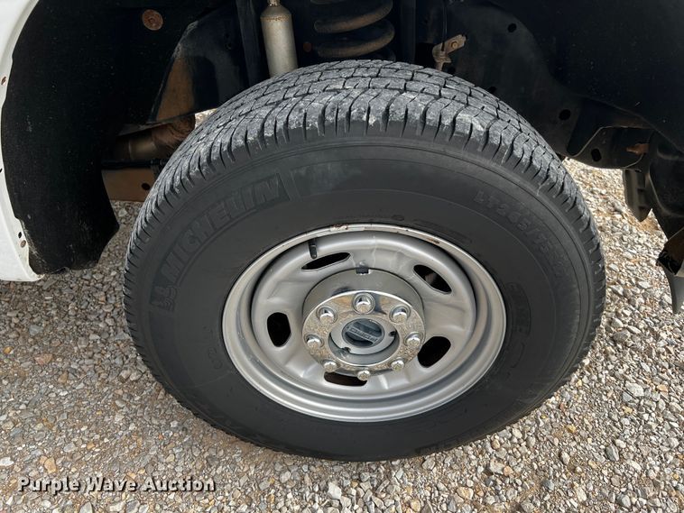 image for item MJ9236 2010 Ford F250 Super Duty XLT  Crew Cab pickup truck