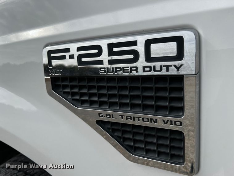 image for item MJ9236 2010 Ford F250 Super Duty XLT  Crew Cab pickup truck