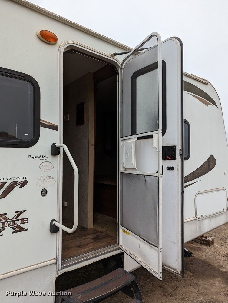 image for item MJ9238 2011 Keystone Cougar CG31SQB11  camper