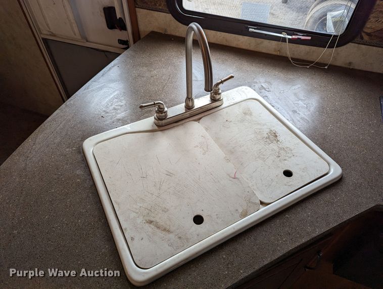 image for item MJ9238 2011 Keystone Cougar CG31SQB11  camper