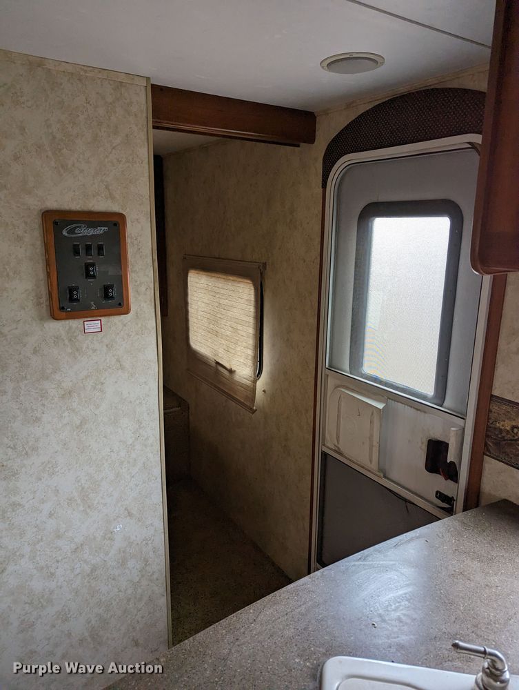 image for item MJ9238 2011 Keystone Cougar CG31SQB11  camper