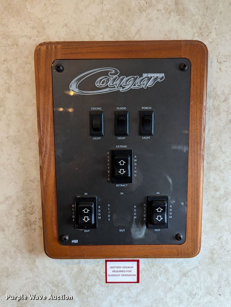 image for item MJ9238 2011 Keystone Cougar CG31SQB11  camper