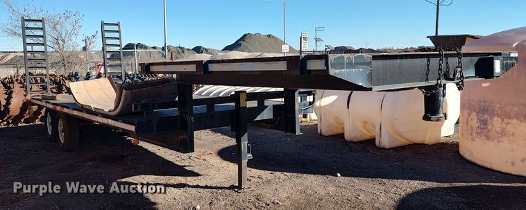 image for item MJ9280 2001 International  drop deck equipment trailer