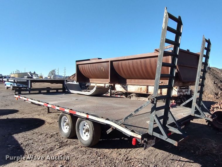 image for item MJ9280 2001 International  drop deck equipment trailer