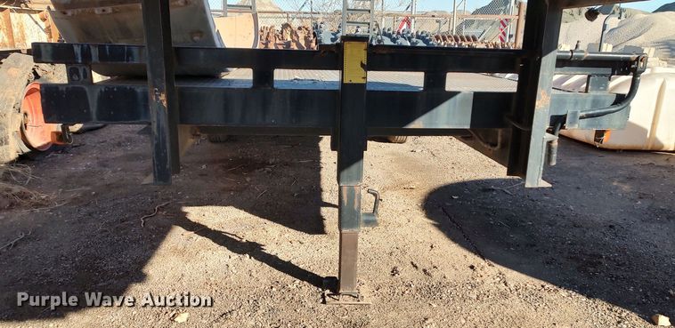 image for item MJ9280 2001 International  drop deck equipment trailer