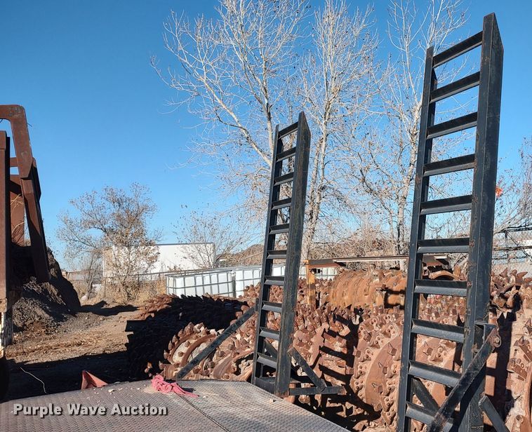 image for item MJ9280 2001 International  drop deck equipment trailer