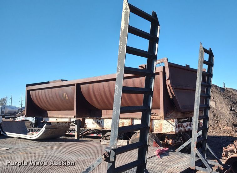 image for item MJ9280 2001 International  drop deck equipment trailer