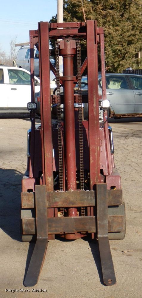 image for item MJ9886 Clark C40B IH40  forklift
