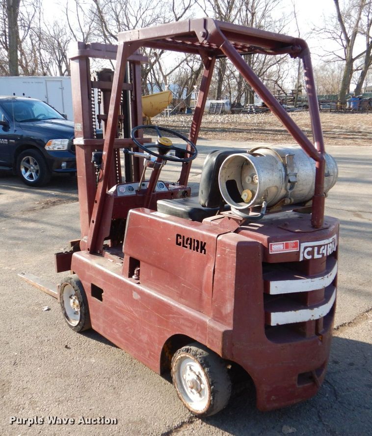 image for item MJ9886 Clark C40B IH40  forklift