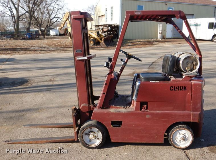image for item MJ9886 Clark C40B IH40  forklift