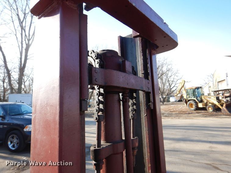 image for item MJ9886 Clark C40B IH40  forklift
