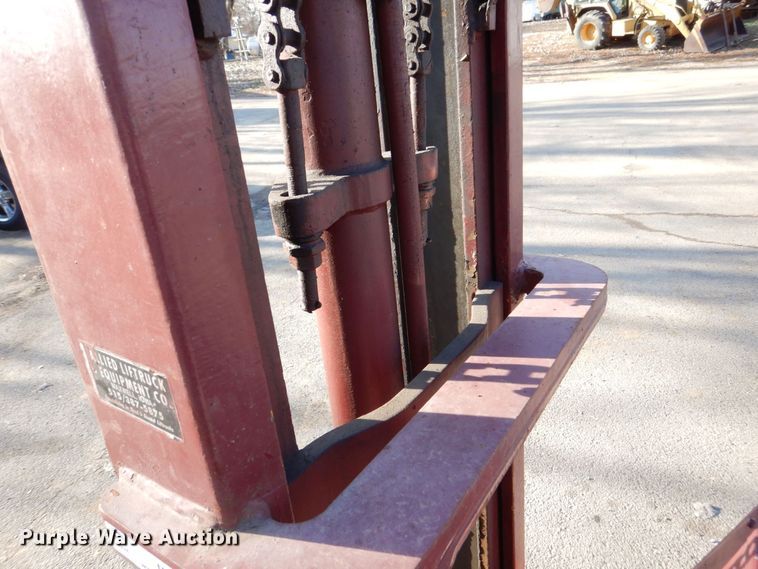 image for item MJ9886 Clark C40B IH40  forklift