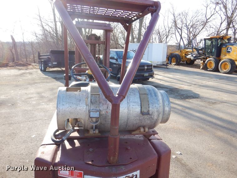 image for item MJ9886 Clark C40B IH40  forklift