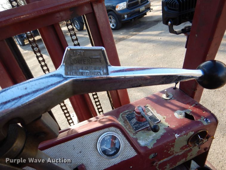image for item MJ9886 Clark C40B IH40  forklift