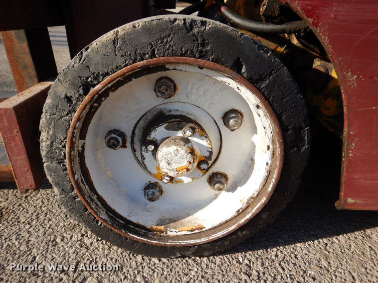 image for item MJ9886 Clark C40B IH40  forklift