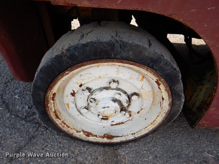 image for item MJ9886 Clark C40B IH40  forklift