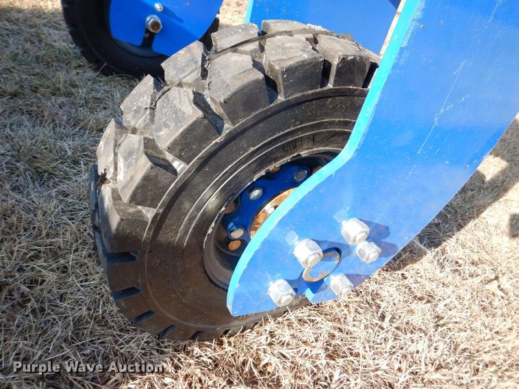 image for item MJ9925 2022 TopCat SSSG72  skid steer grader