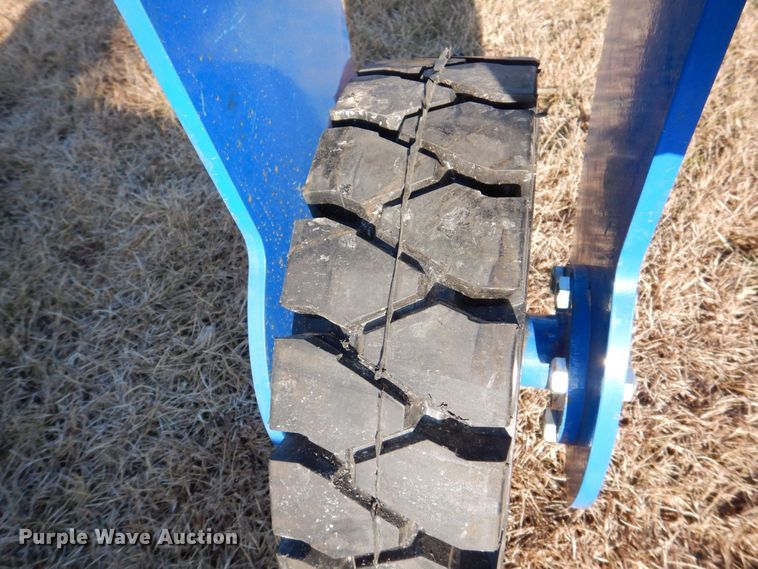 image for item MJ9925 2022 TopCat SSSG72  skid steer grader