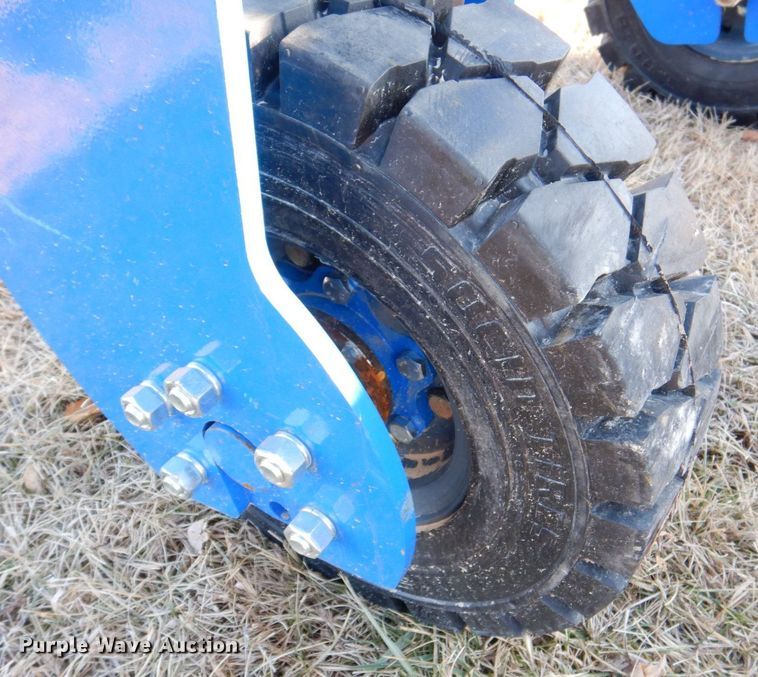 image for item MJ9925 2022 TopCat SSSG72  skid steer grader