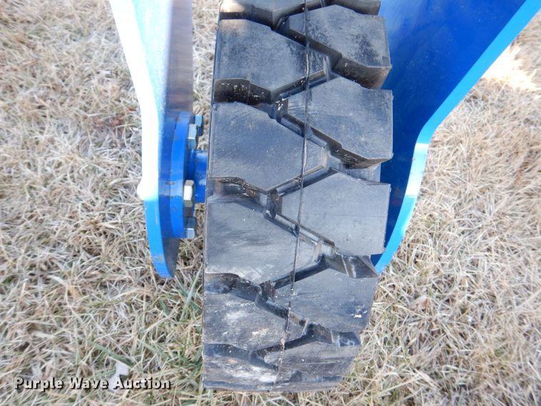 image for item MJ9925 2022 TopCat SSSG72  skid steer grader