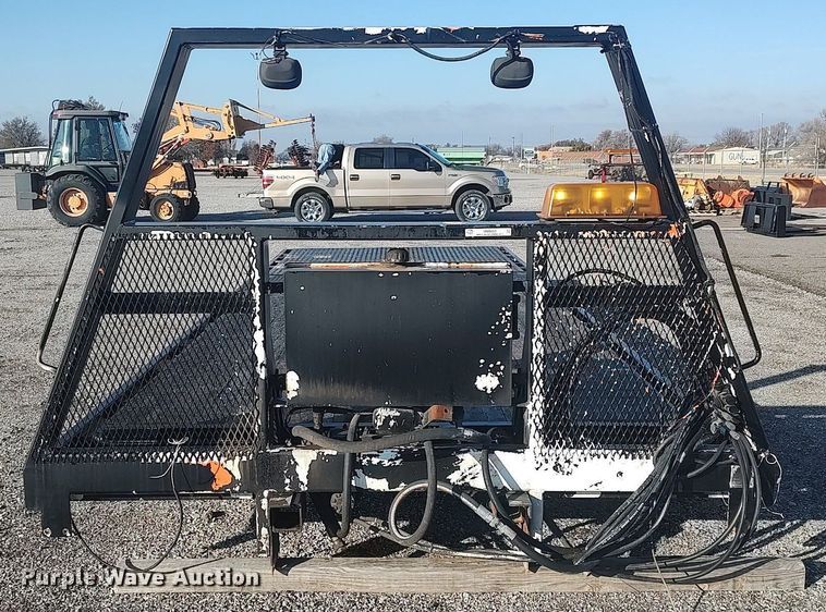 image for item MM9800 Xtreme Manufacturing  hydratail flatbed