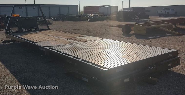 image for item MM9800 Xtreme Manufacturing  hydratail flatbed