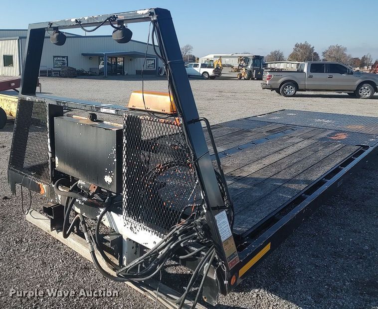 image for item MM9800 Xtreme Manufacturing  hydratail flatbed