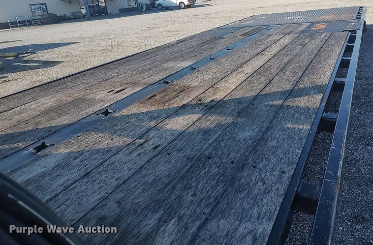 image for item MM9800 Xtreme Manufacturing  hydratail flatbed