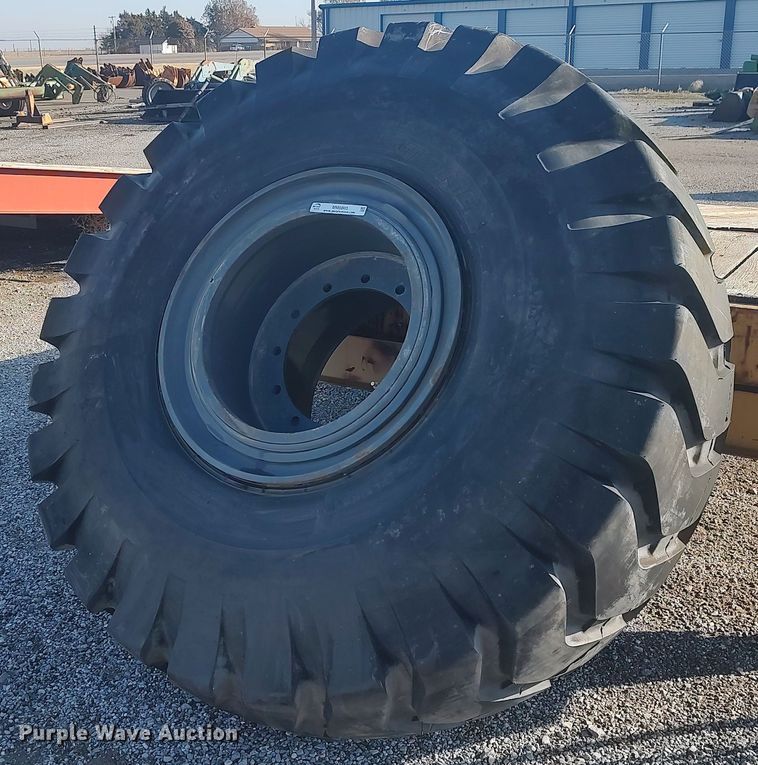 image for item MM9803 Roadstone DL-3  tire and wheel