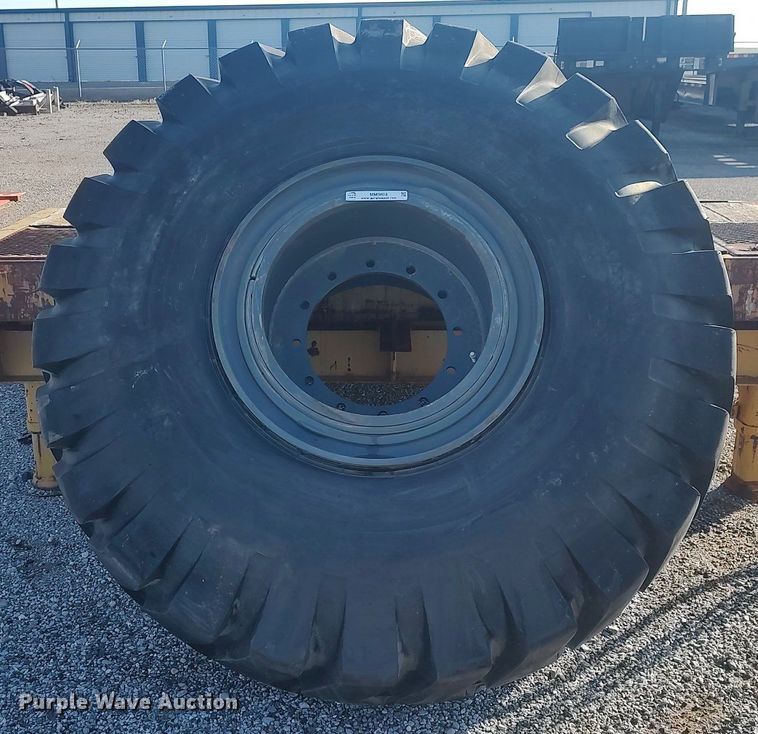 image for item MM9803 Roadstone DL-3  tire and wheel