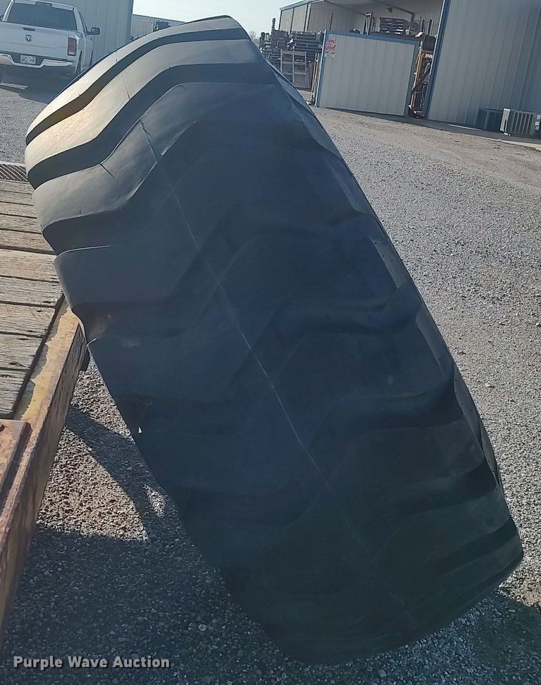 image for item MM9803 Roadstone DL-3  tire and wheel