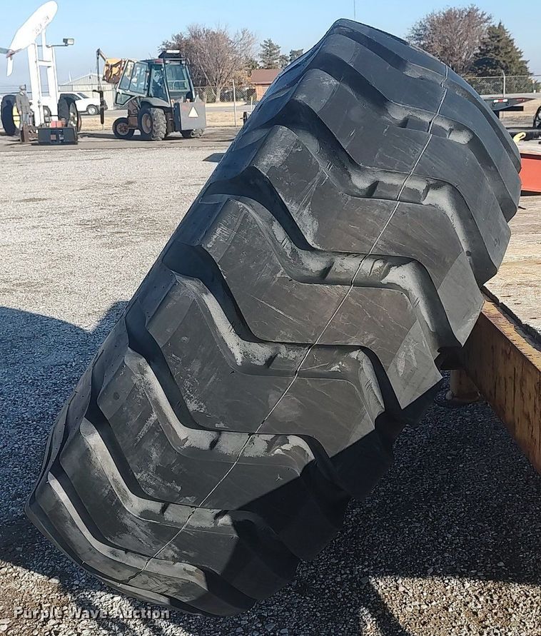 image for item MM9803 Roadstone DL-3  tire and wheel