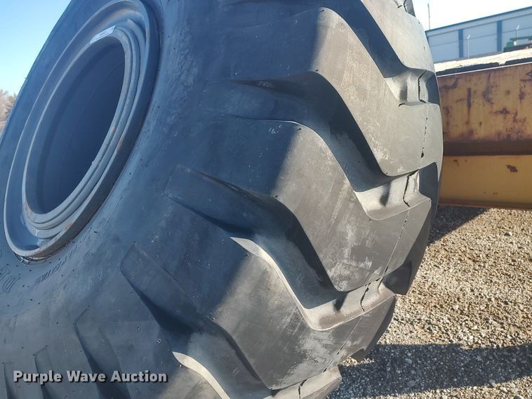 image for item MM9803 Roadstone DL-3  tire and wheel