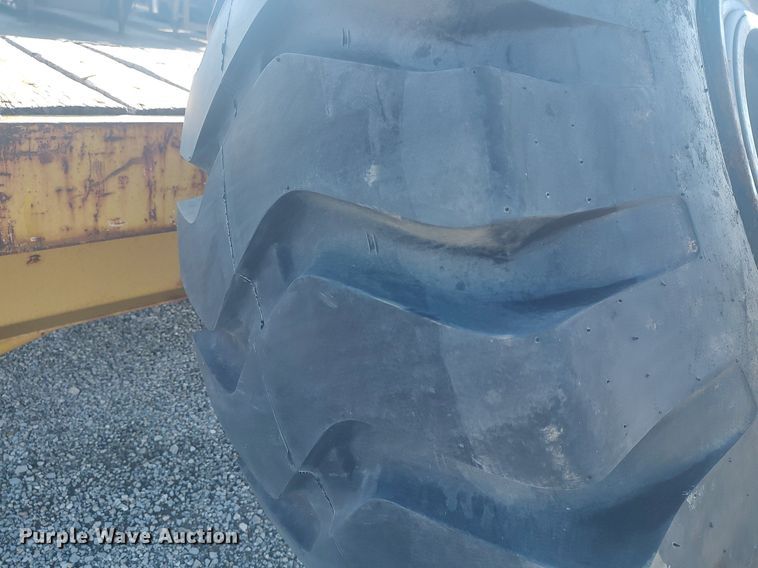 image for item MM9803 Roadstone DL-3  tire and wheel