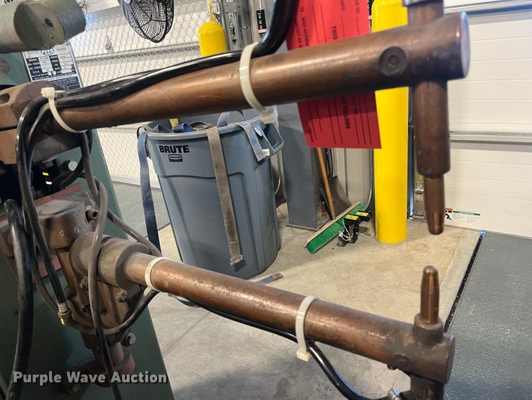 image for item MN9406 Peer FR-410  spot welder