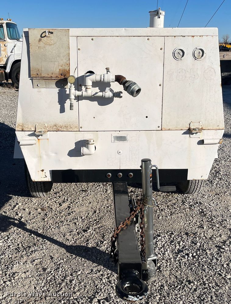 image for item MN9411 Sullair 185  air compressor