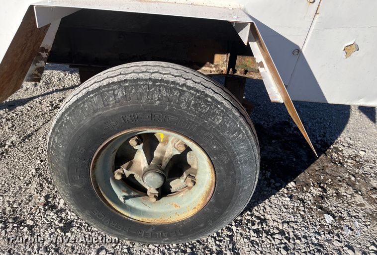 image for item MN9411 Sullair 185  air compressor