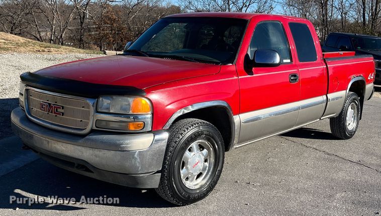 image for item MN9415 2000 GMC Sierra 1500  Ext. Cab pickup truck