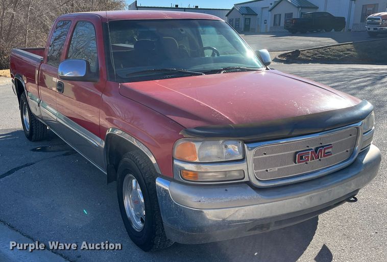image for item MN9415 2000 GMC Sierra 1500  Ext. Cab pickup truck