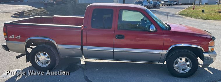 image for item MN9415 2000 GMC Sierra 1500  Ext. Cab pickup truck