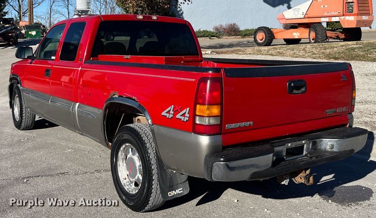 image for item MN9415 2000 GMC Sierra 1500  Ext. Cab pickup truck